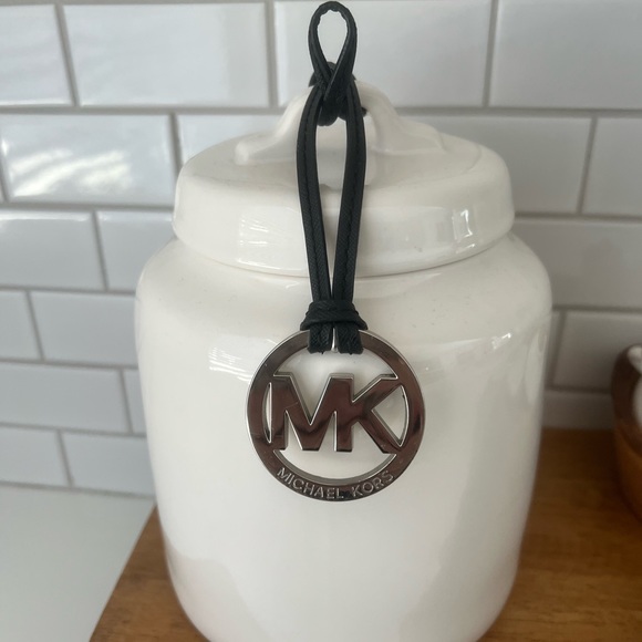 Michael Kors Leather Bag Charm. - Picture 1 of 11